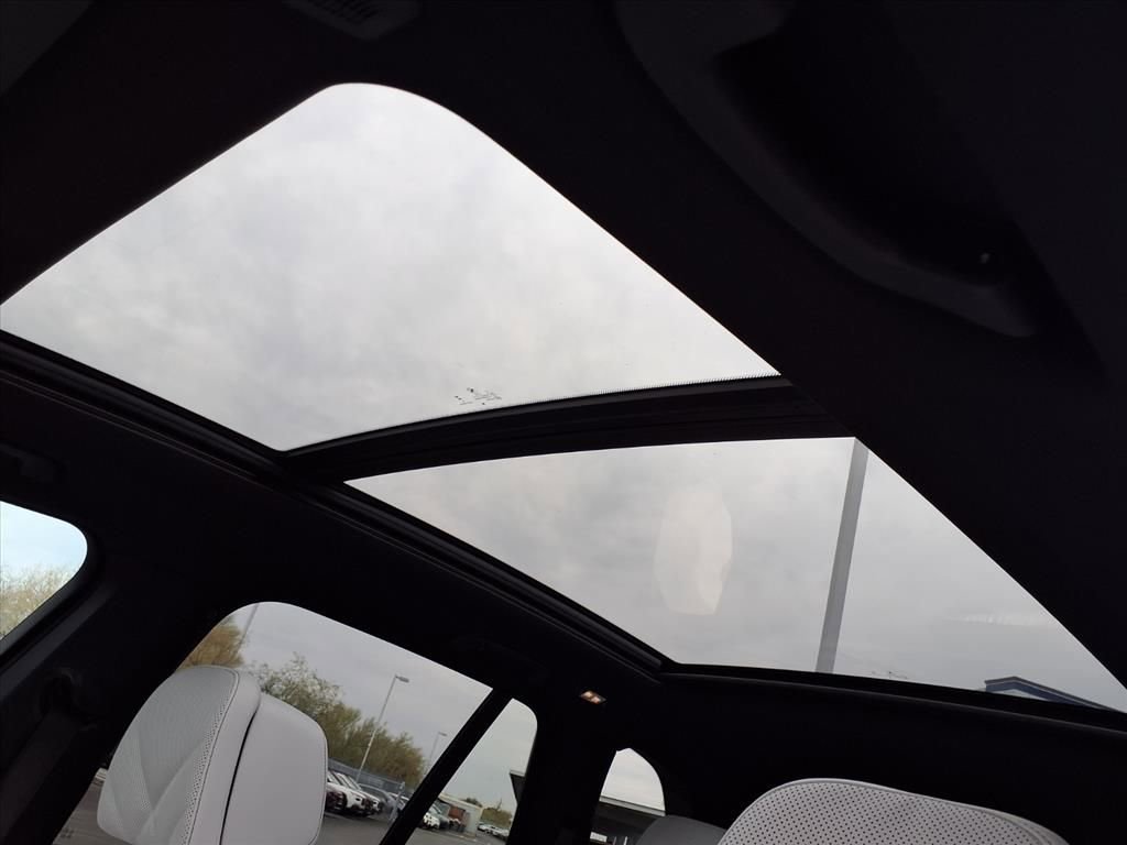 Used 2026 BMW X5 xDrive50e image 3