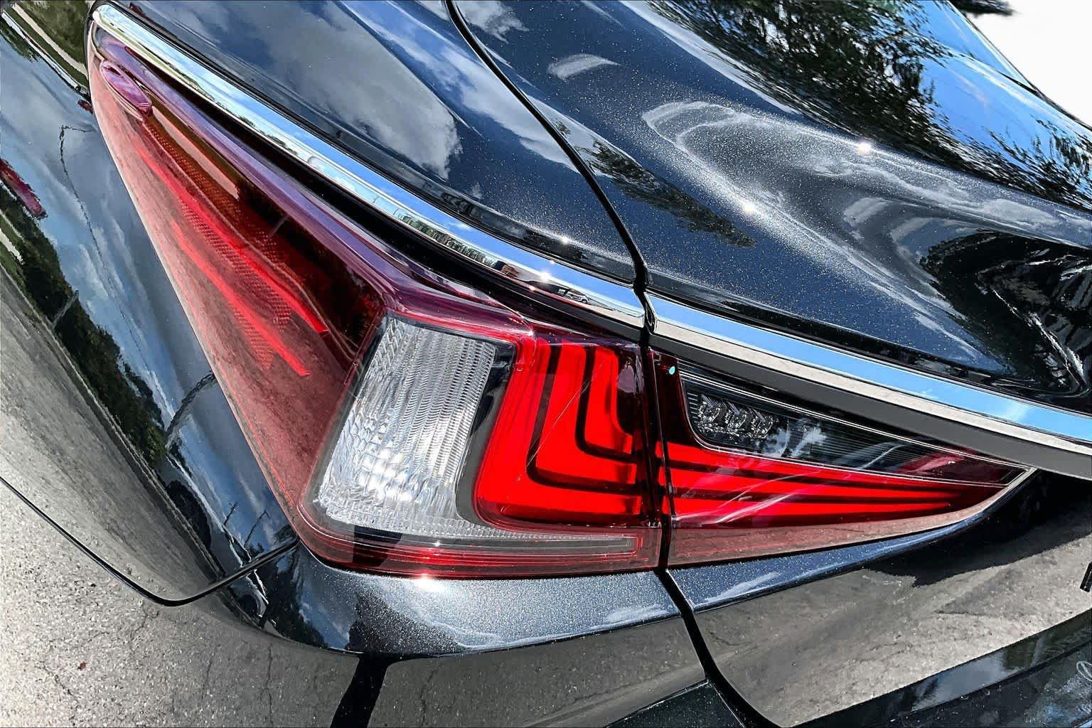 Used 2025 Lexus ES 350 w/ Premium Package FWD image 29