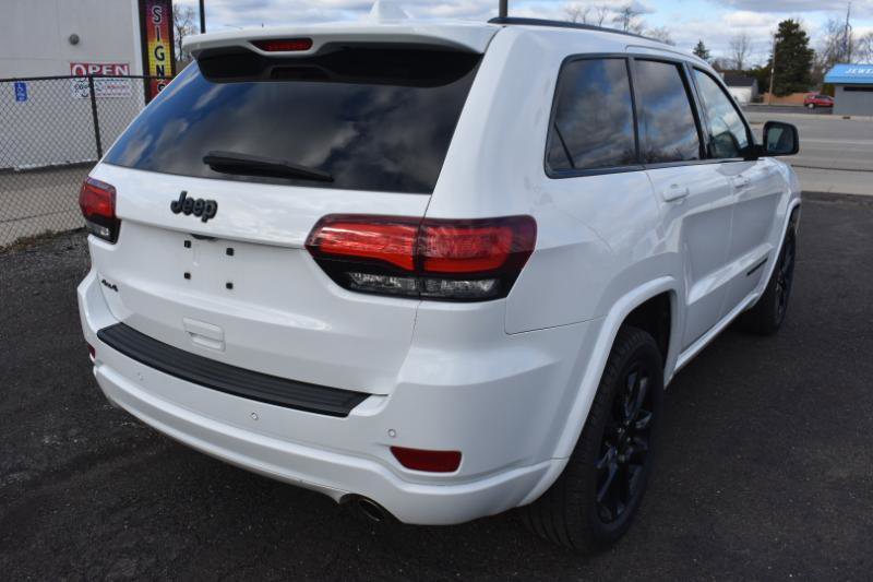 Used 2020 Jeep Grand Cherokee Altitude AWD/4WD image 4