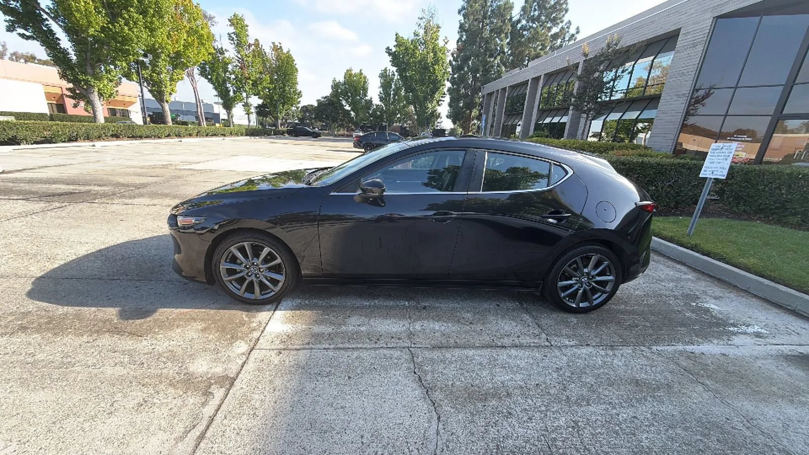 Used 2021 MAZDA MAZDA3 s FWD image 3