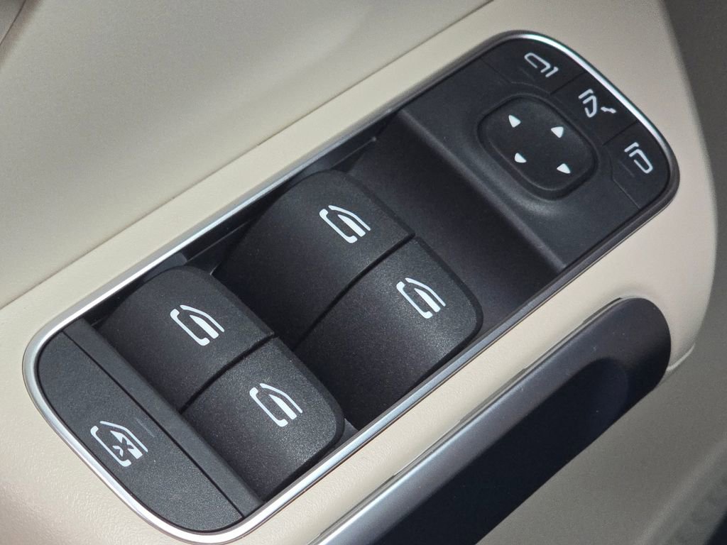 Certified 2025 Mercedes-Benz GLB 250 4MATIC image 22