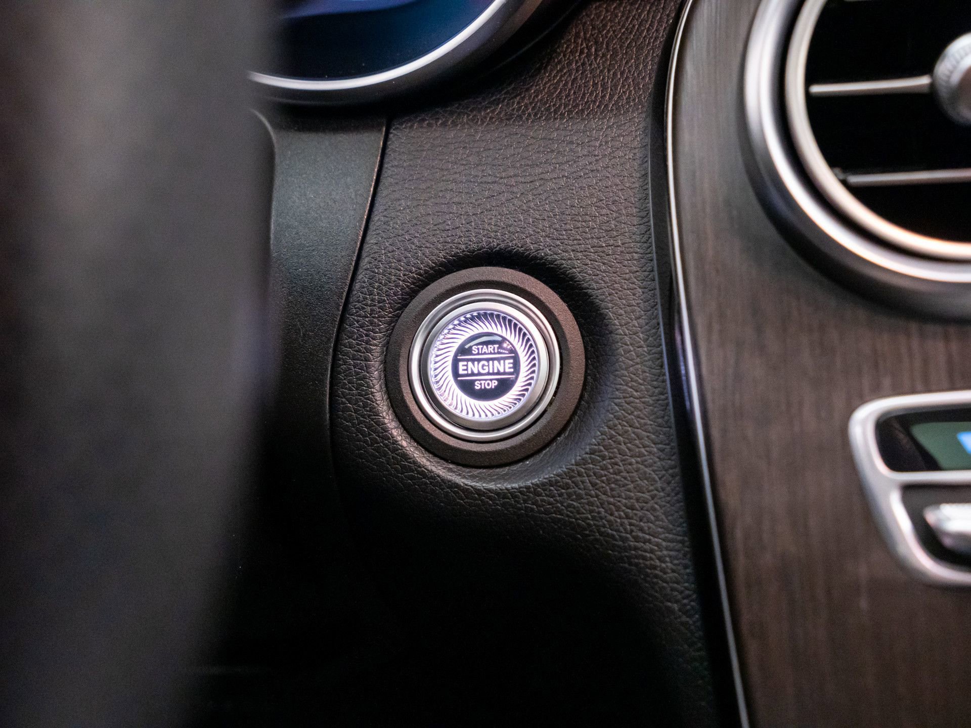 Used 2020 Mercedes-Benz GLC 300 4MATIC image 20