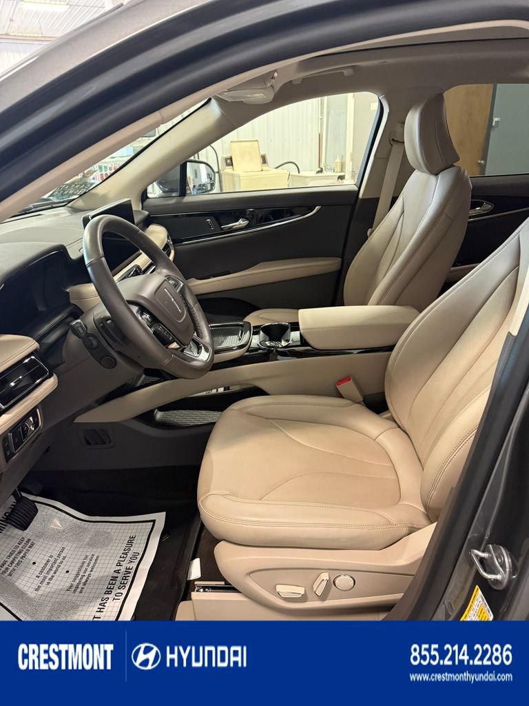 Used 2023 Lincoln Nautilus Reserve AWD/4WD image 13