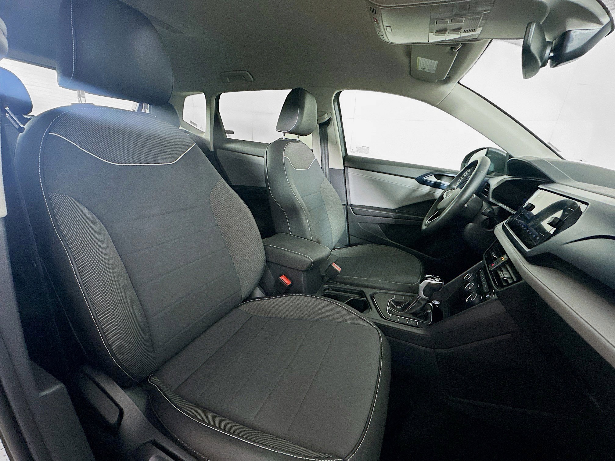 Used 2024 Volkswagen Taos SE image 28