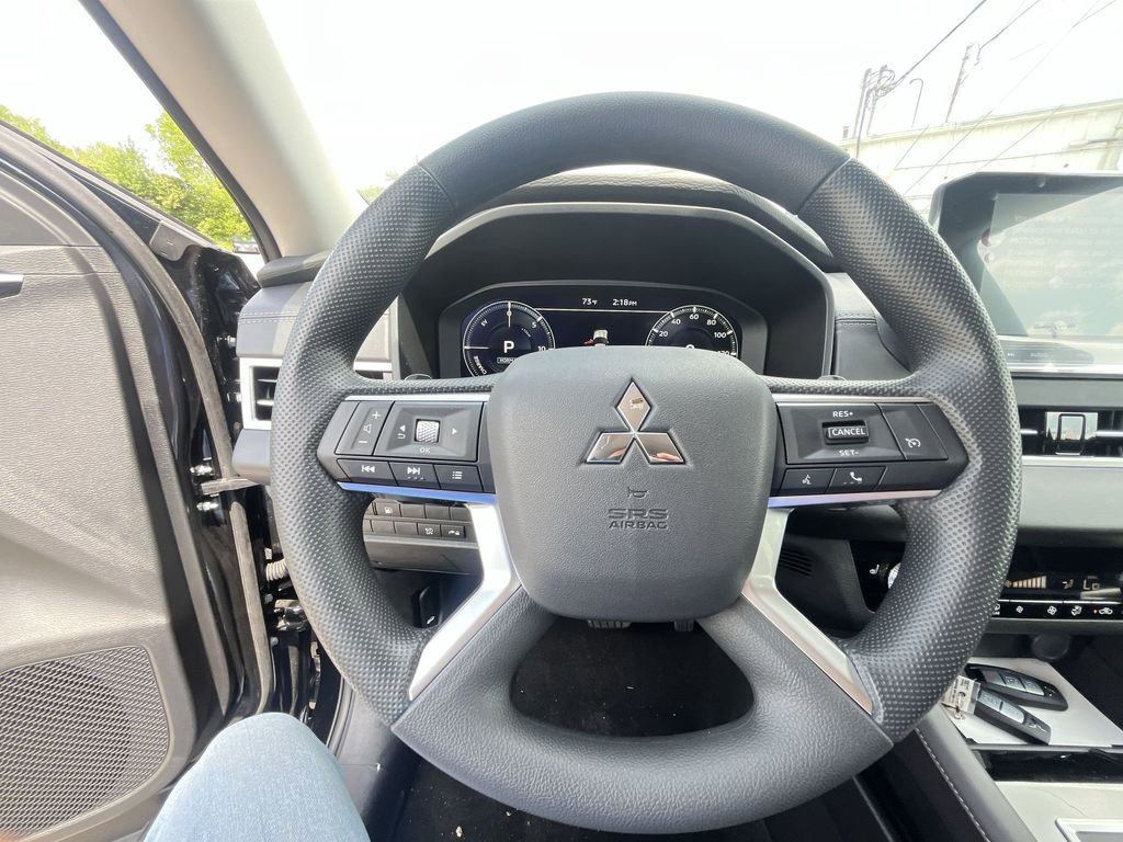 New 2025 Mitsubishi Outlander ES image 14