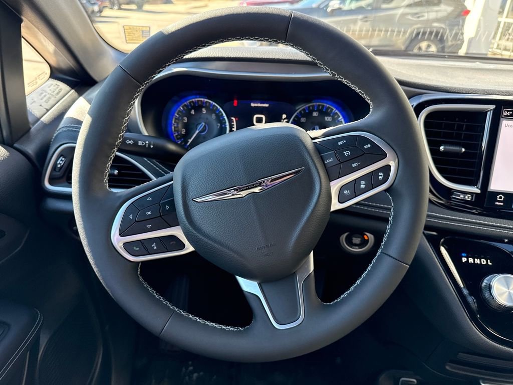 New 2026 Chrysler Pacifica Select image 16