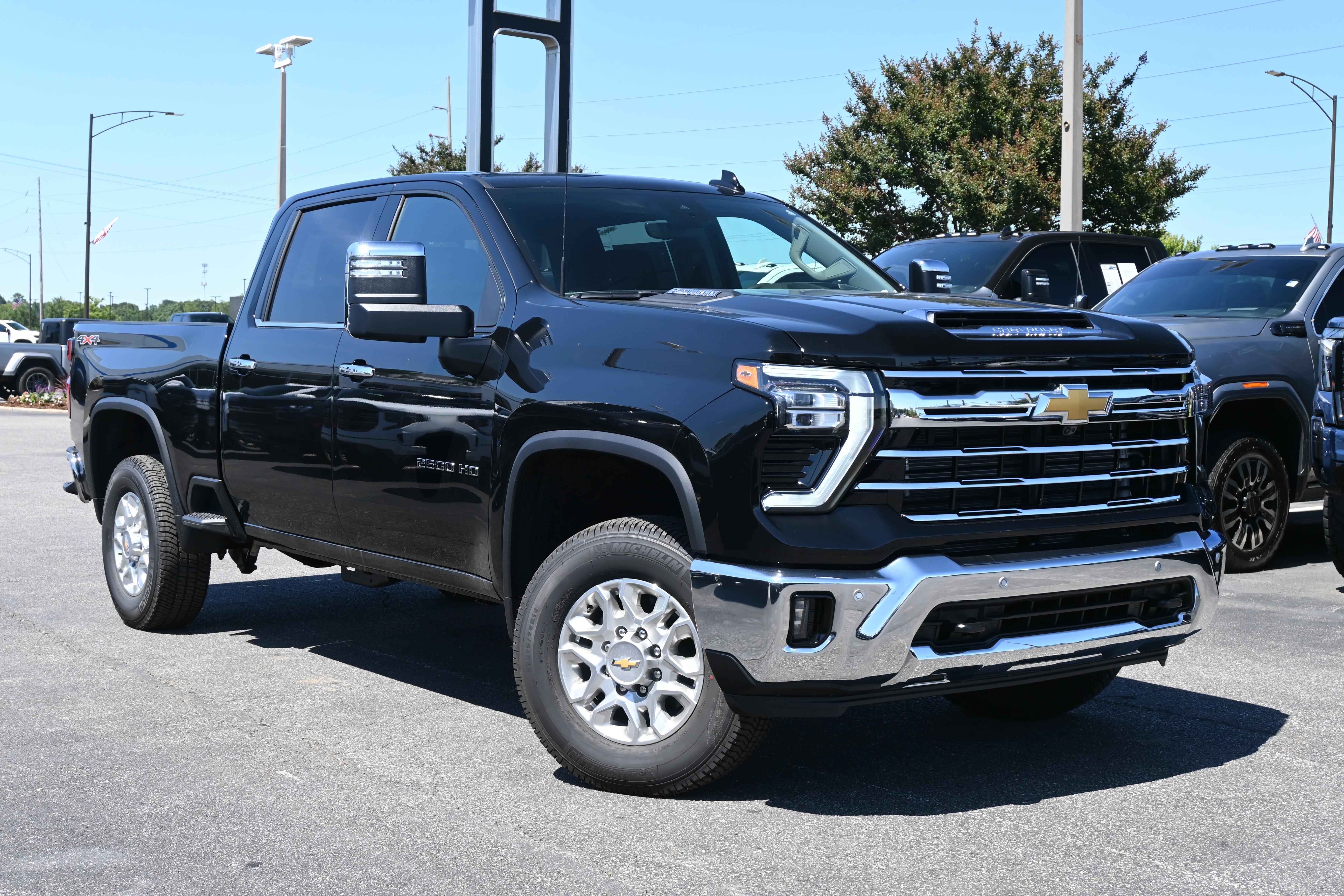 New 2026 Chevrolet Silverado 2500 LTZ w/ LTZ Premium Package AWD/4WD image 2