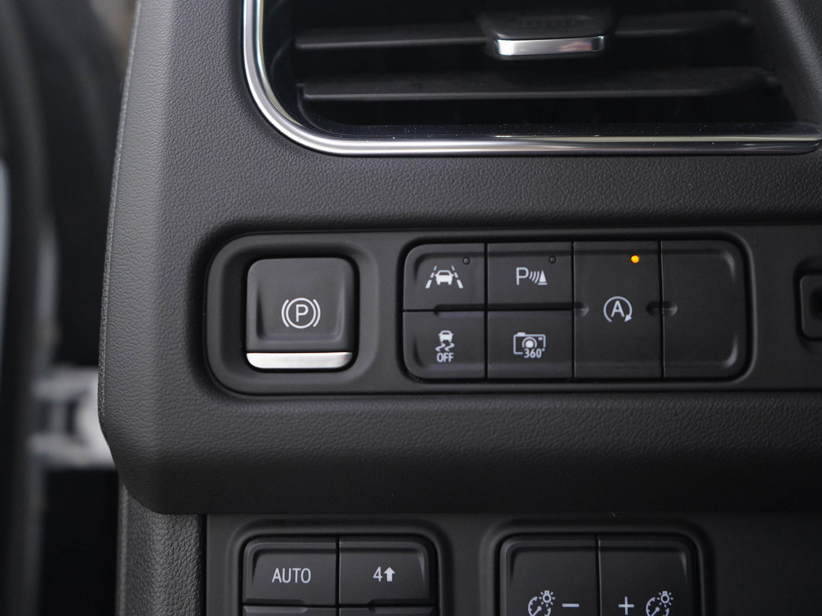 Used 2023 GMC Yukon SLT image 32