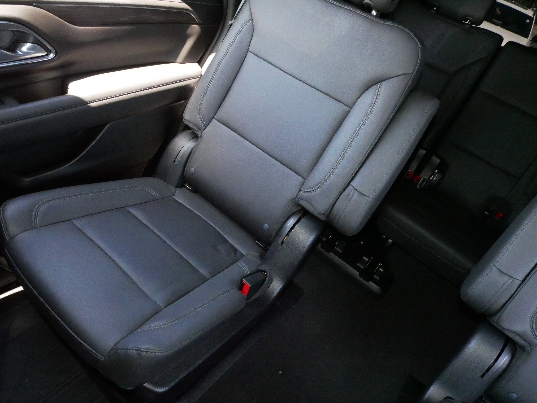 Used 2023 Chevrolet Tahoe Z71 w/ Luxury Package AWD/4WD image 12