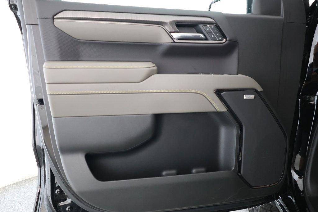 Used 2025 Chevrolet Silverado 1500 ZR2 w/ Technology Package image 8