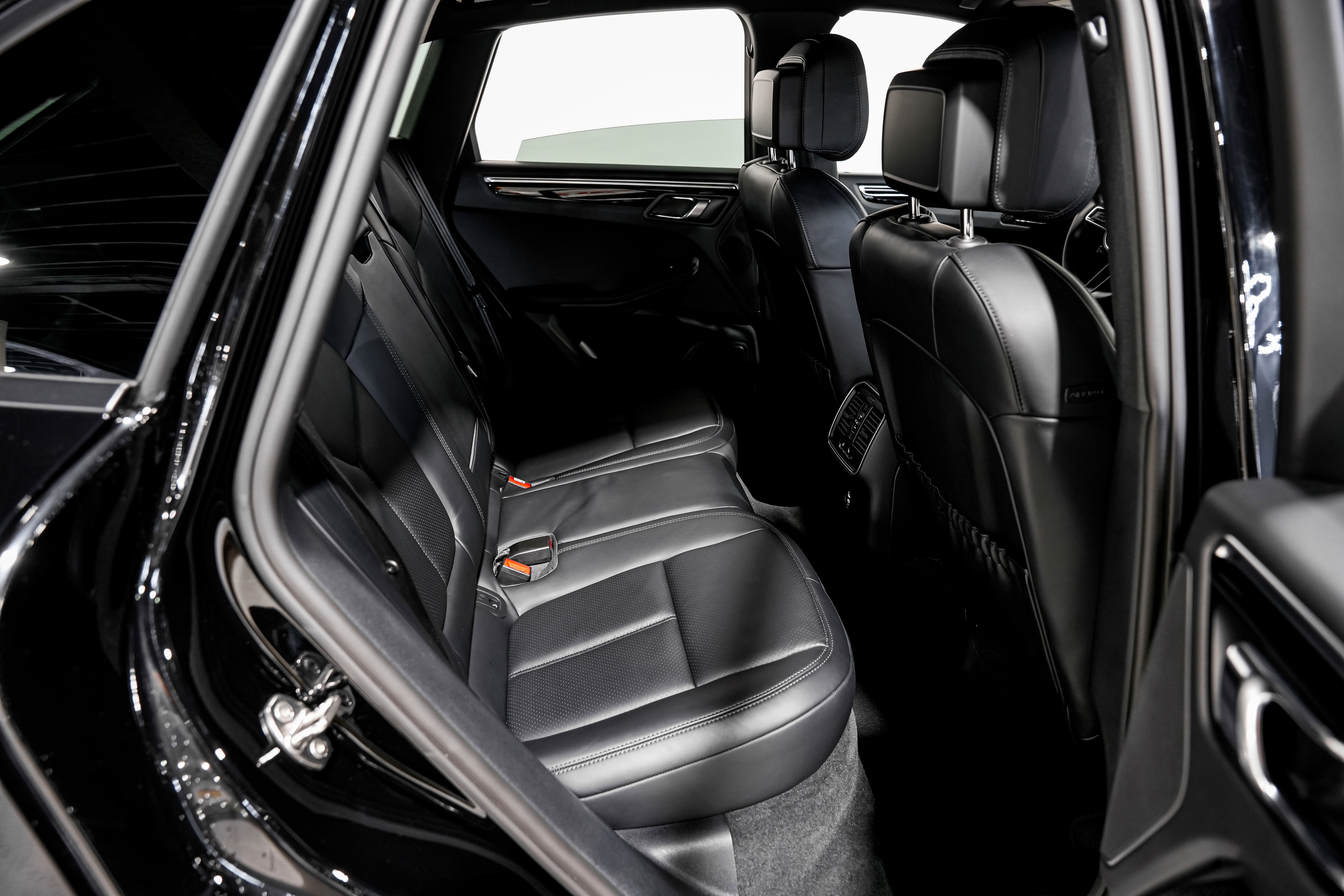 Used 2024 Porsche Macan image 28