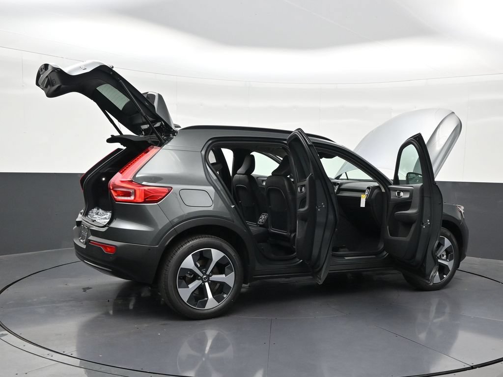 New 2026 Volvo XC40 B5 Plus w/ Climate Package AWD/4WD image 30