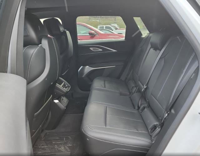 Used 2024 Cadillac Lyriq Sport image 4