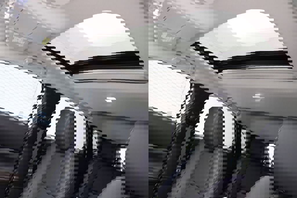 Used 2025 MAZDA CX-30 AWD 2.5 S w/ Premium Package image 16