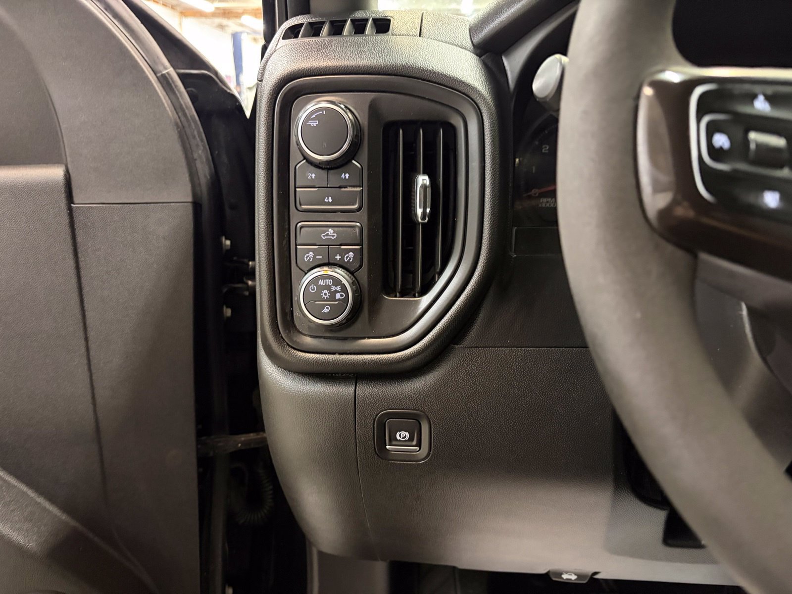 Used 2020 Chevrolet Silverado 2500 Custom w/ Custom Value Package AWD/4WD image 16