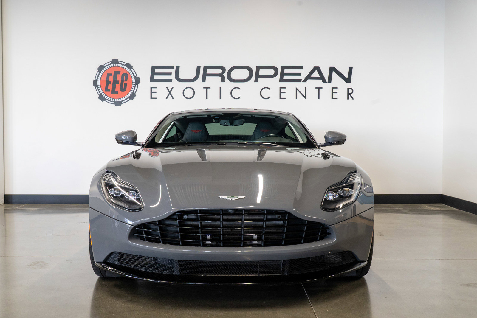 Used 2018 Aston Martin DB11 V12 RWD image 33