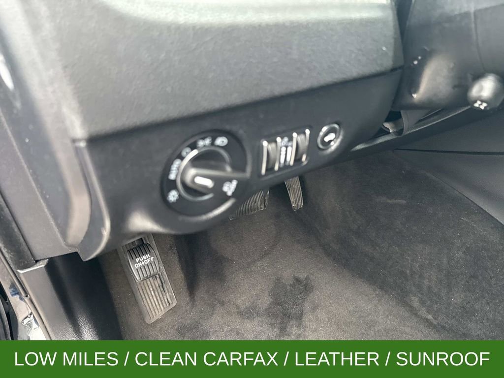 Used 2016 Chrysler 300 C image 21