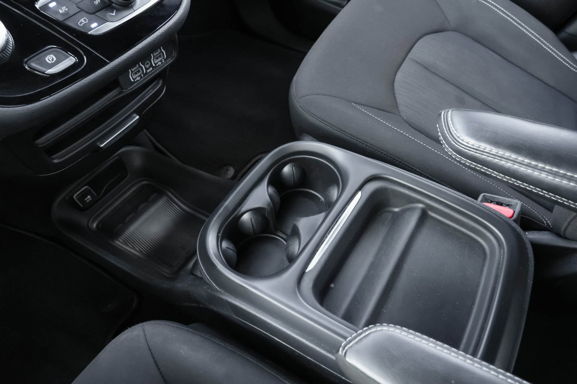 Used 2024 Chrysler Pacifica Touring image 11