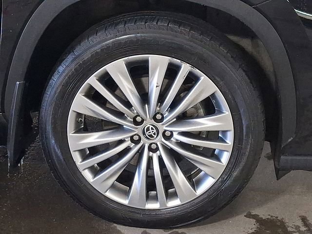 Used 2023 Toyota Highlander Platinum image 8