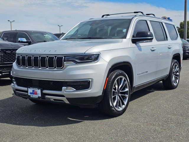 Certified 2024 Jeep Wagoneer Series III w/ Premium Group I AWD/4WD image 7