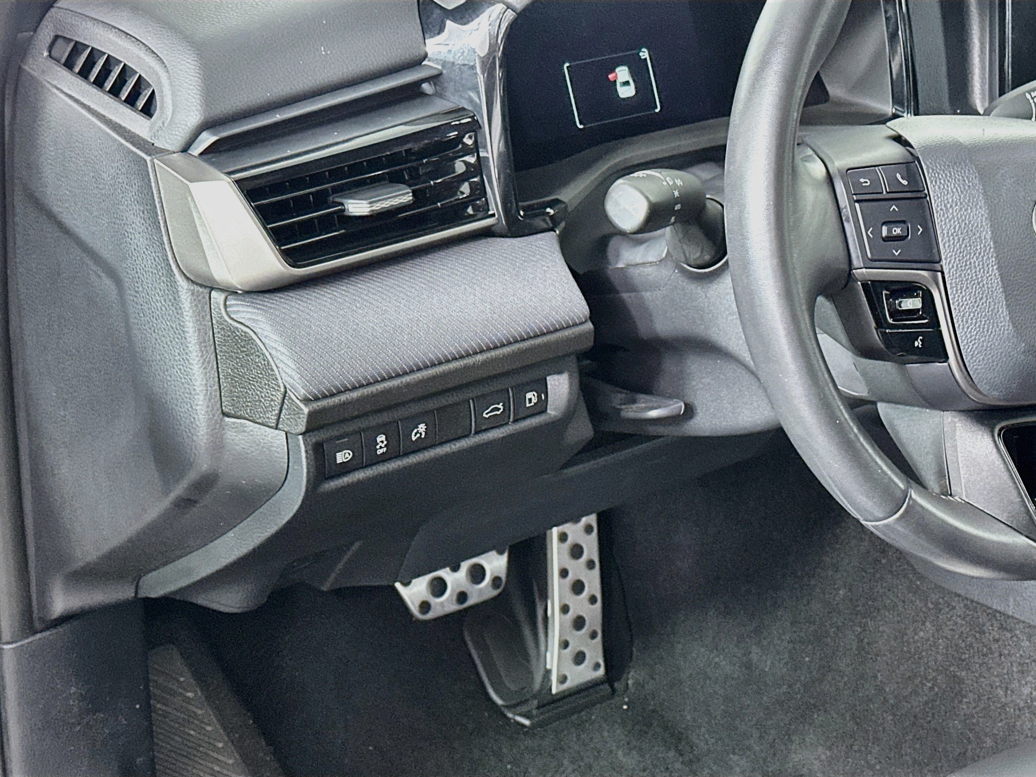 Used 2025 Toyota Camry SE FWD image 17