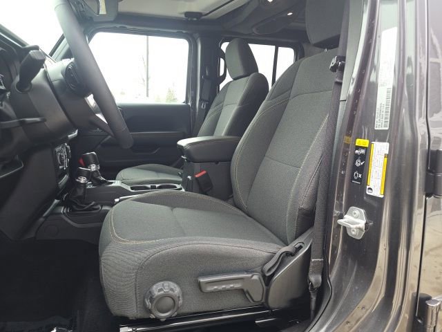 Used 2025 Jeep Wrangler Unlimited Sahara image 9