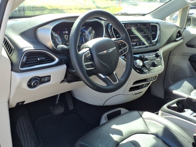 Used 2022 Chrysler Pacifica Touring-L FWD image 10
