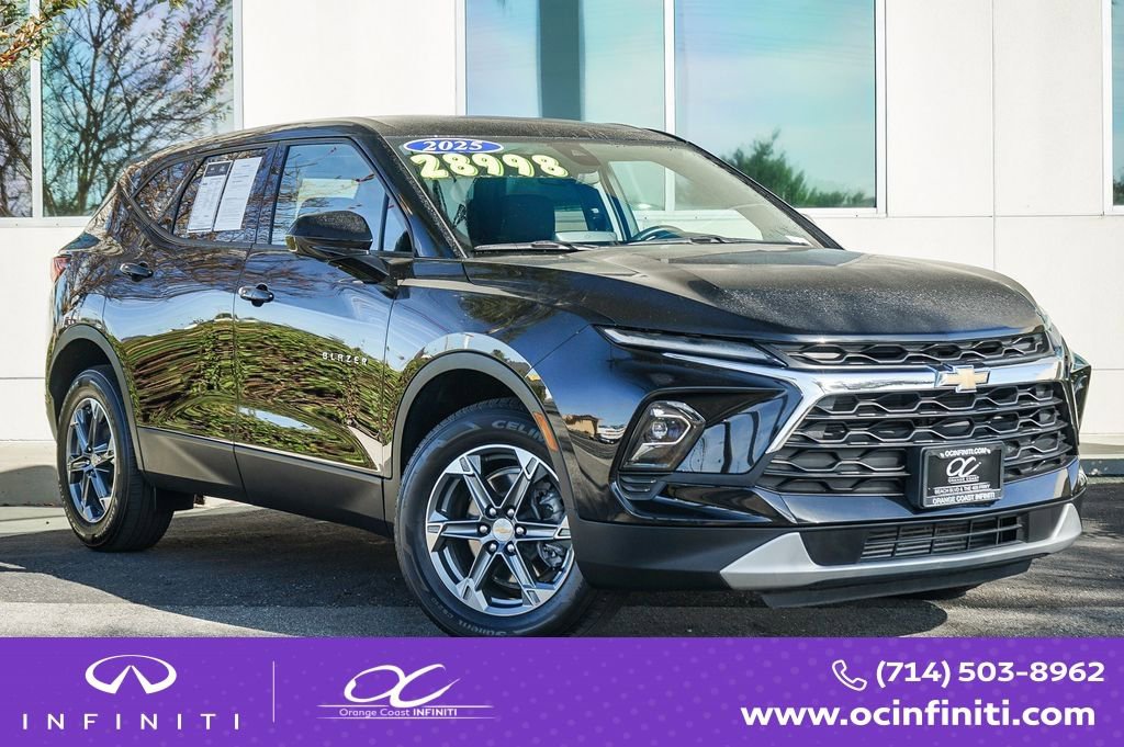 Used 2025 Chevrolet Blazer LT FWD image 1