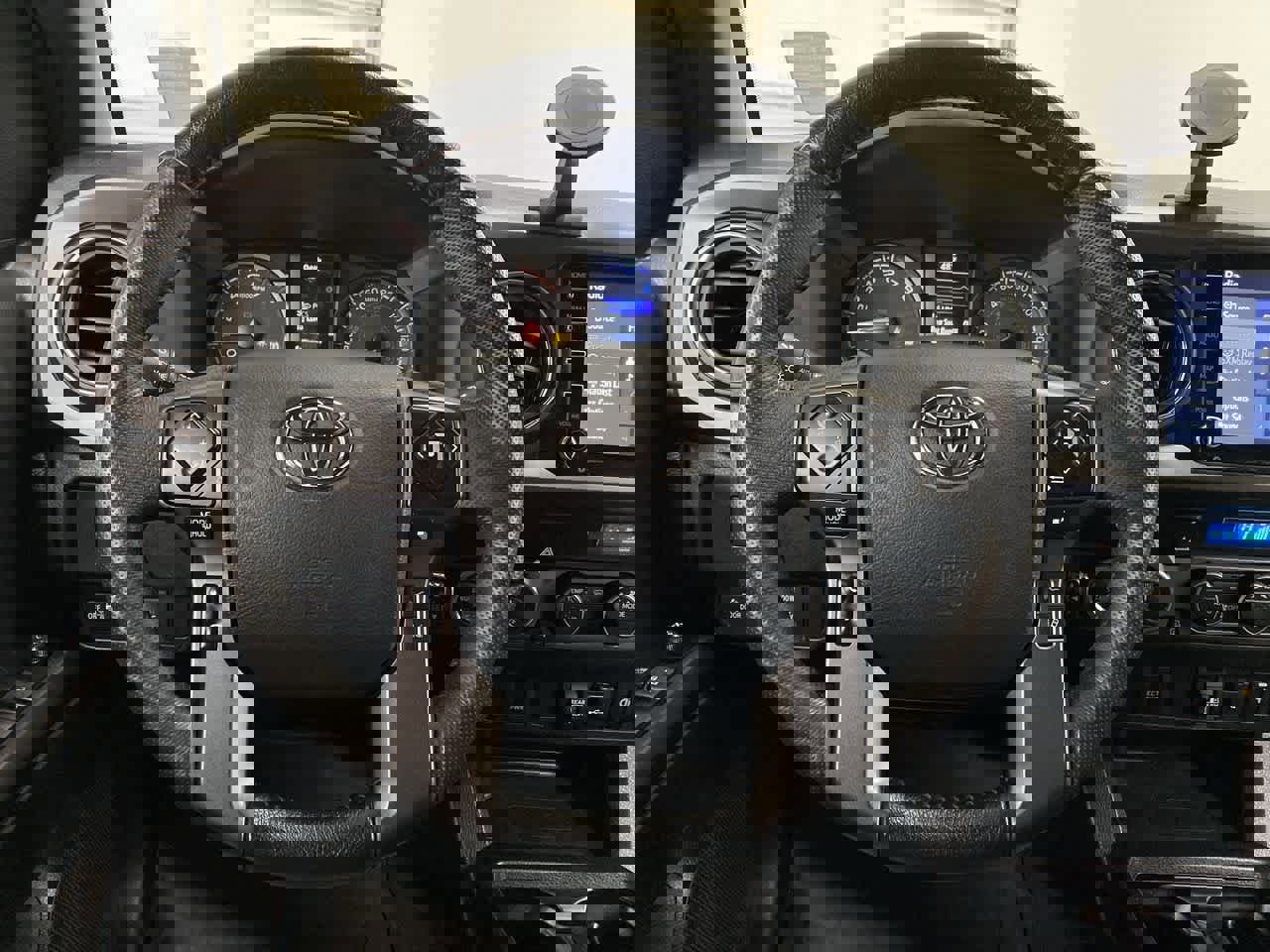 Used 2023 Toyota Tacoma TRD Off-Road image 19