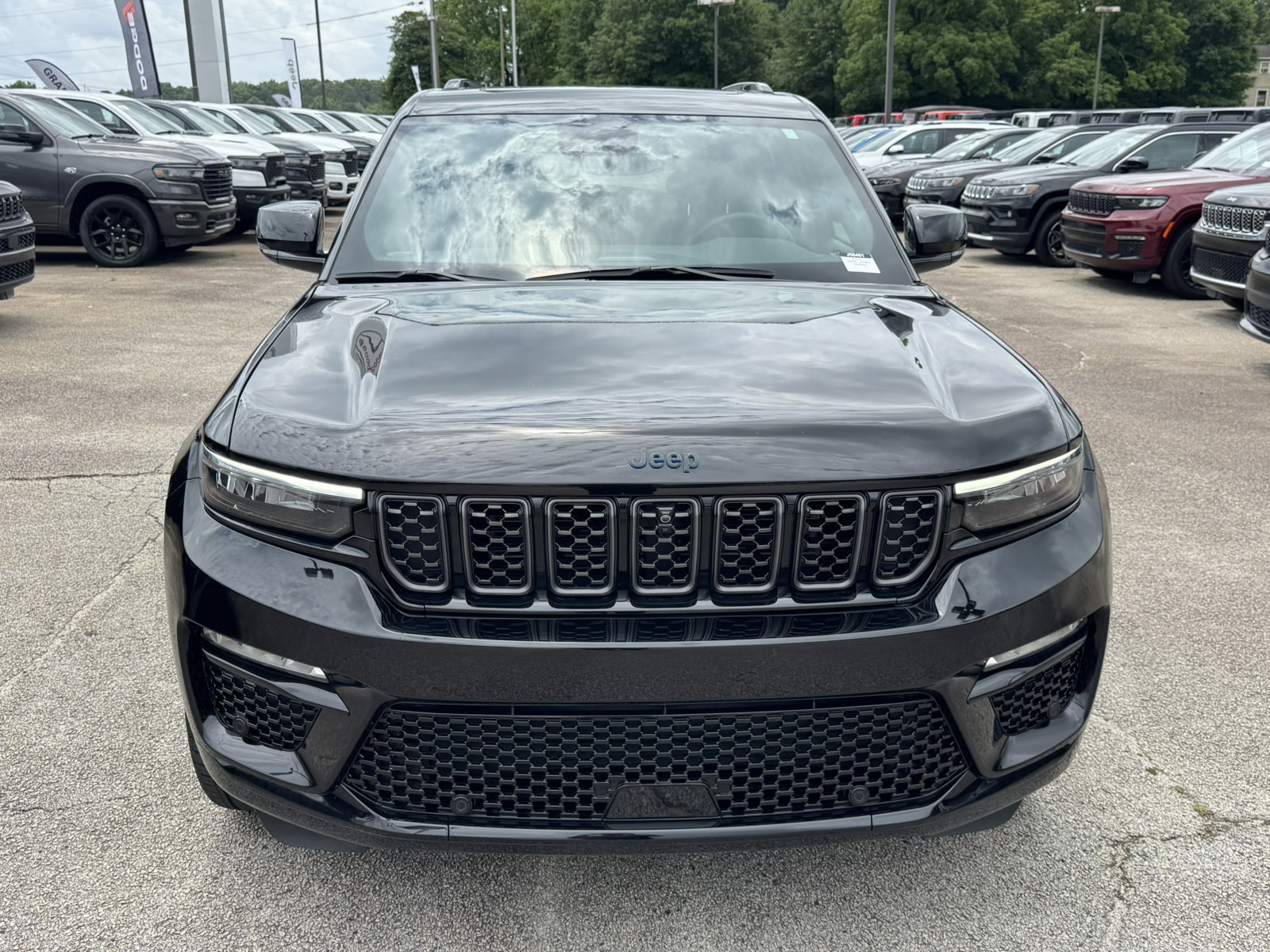 Used 2024 Jeep Grand Cherokee Summit AWD/4WD image 2