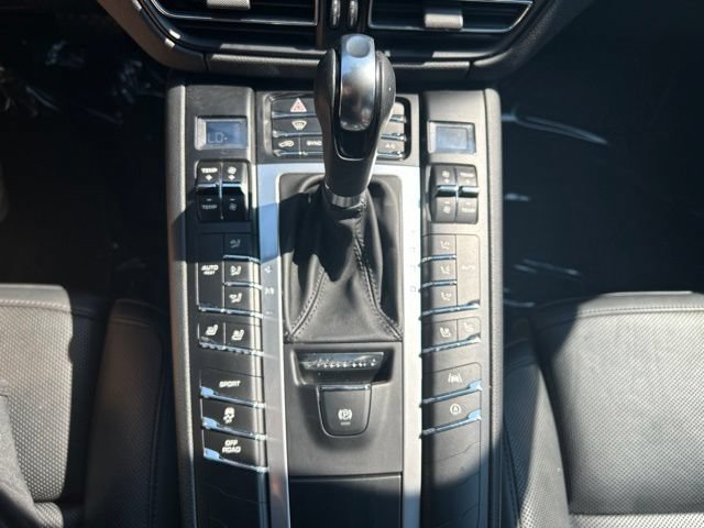 Used 2021 Porsche Macan AWD/4WD image 23