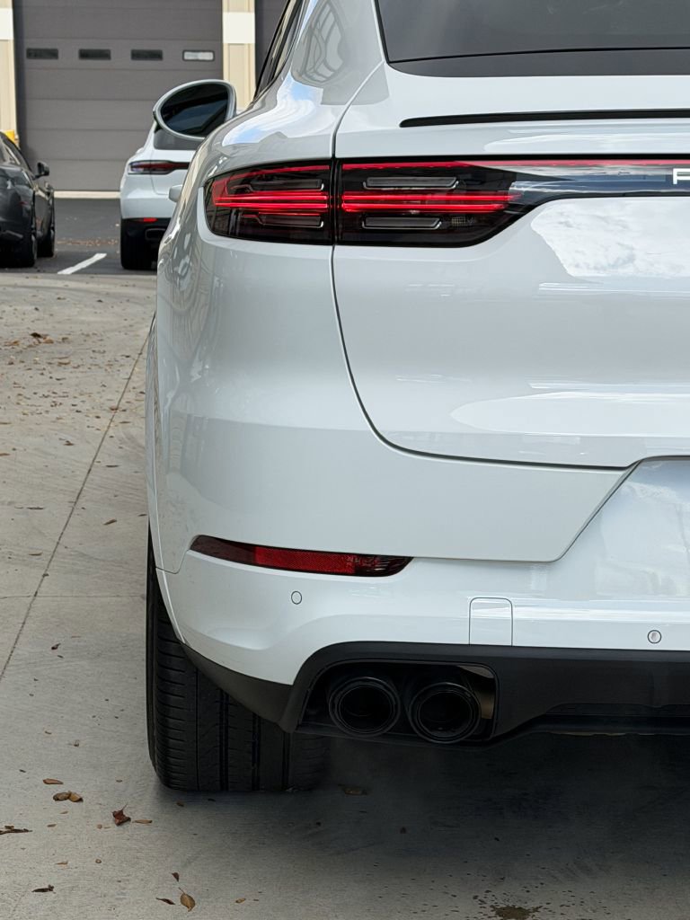 Used 2022 Porsche Cayenne Coupe image 12