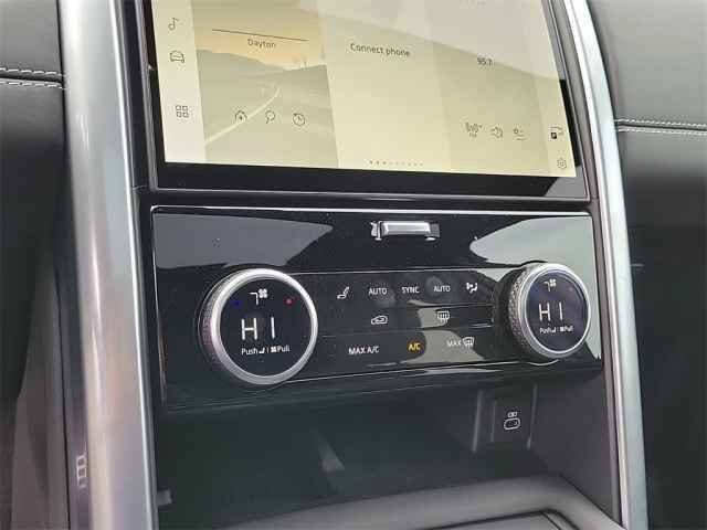 New 2025 Land Rover Discovery Metropolitan Edition AWD/4WD image 33