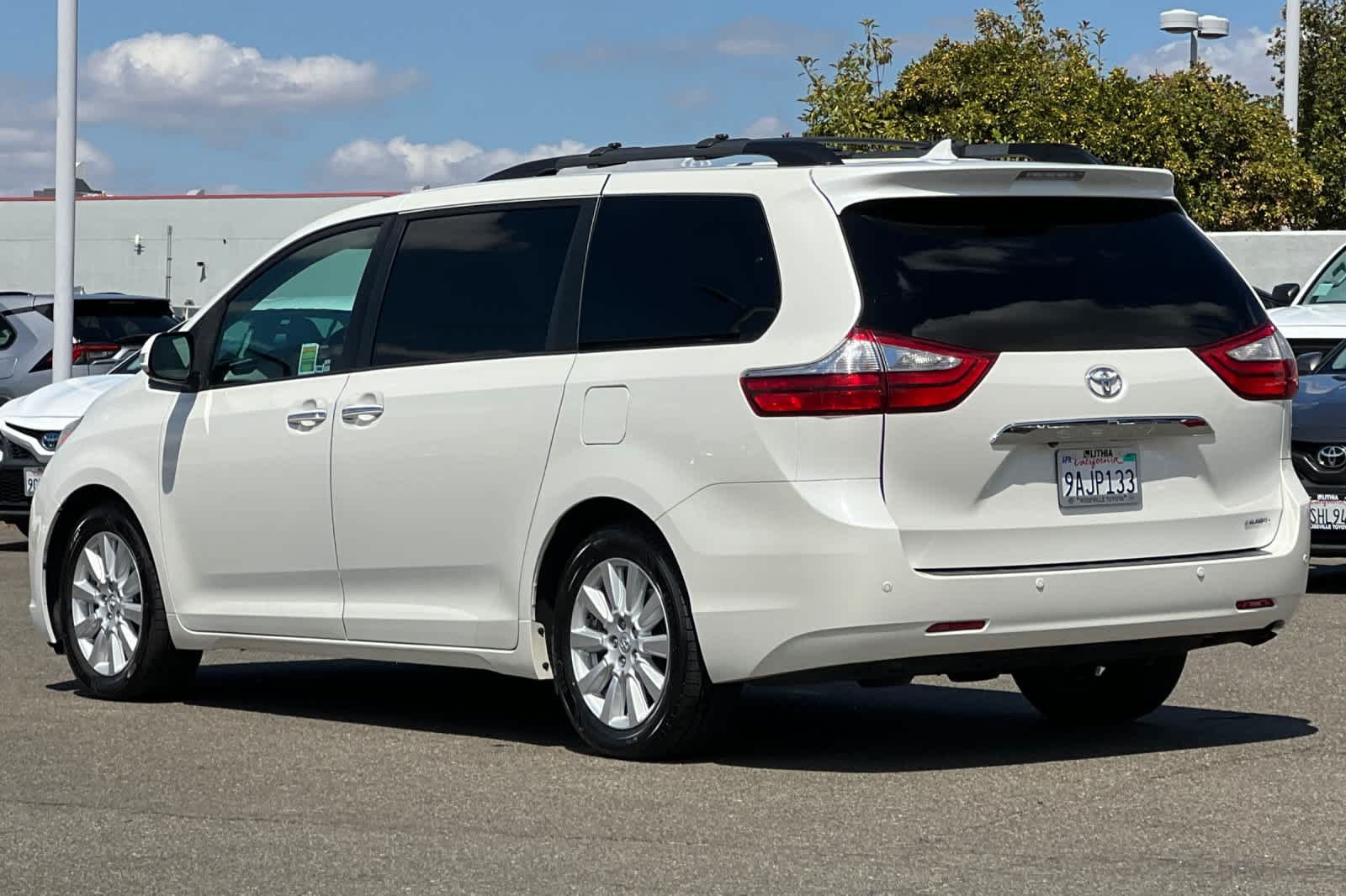 Certified 2017 Toyota Sienna Limited Premium FWD image 7