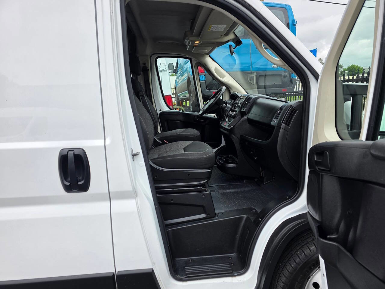 Used 2020 RAM ProMaster 2500 w/ Interior Convenience Group FWD image 14