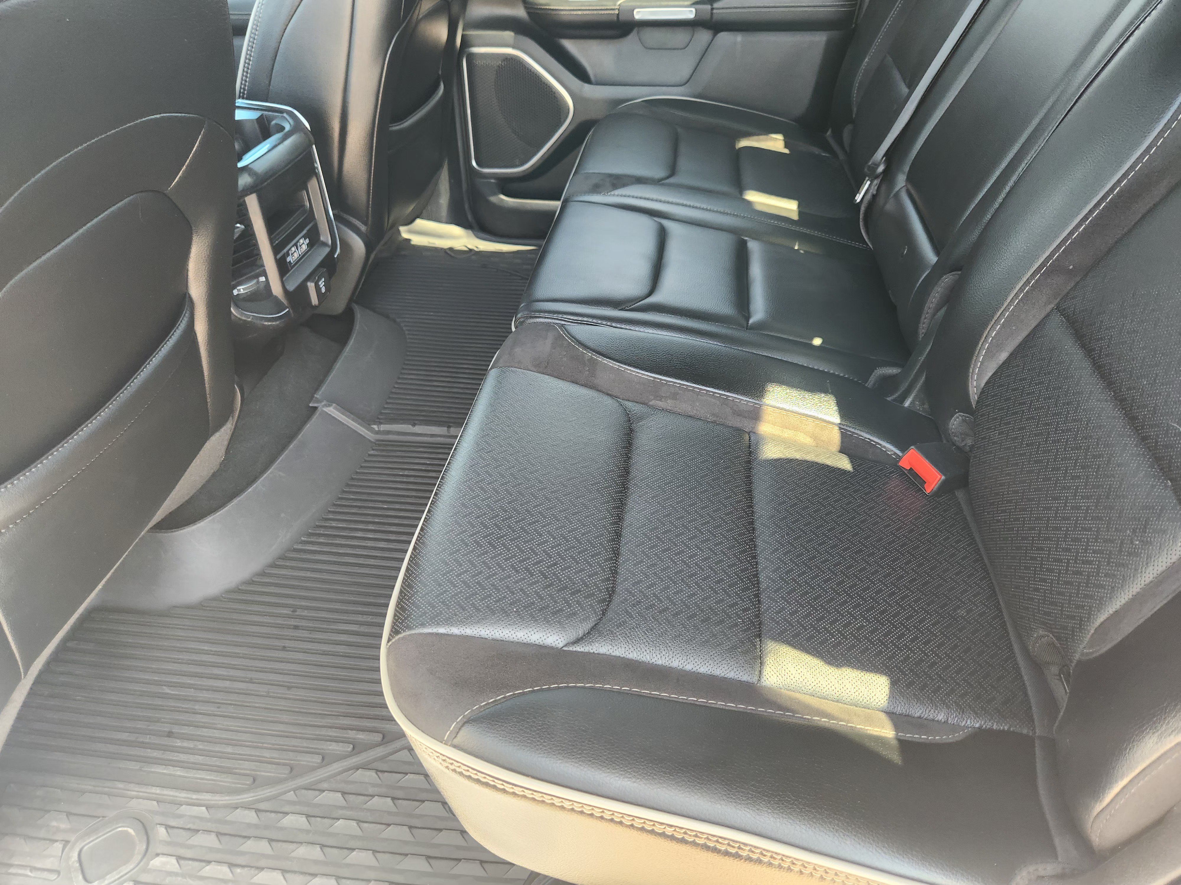 Used 2023 RAM 1500 Laramie AWD/4WD image 30