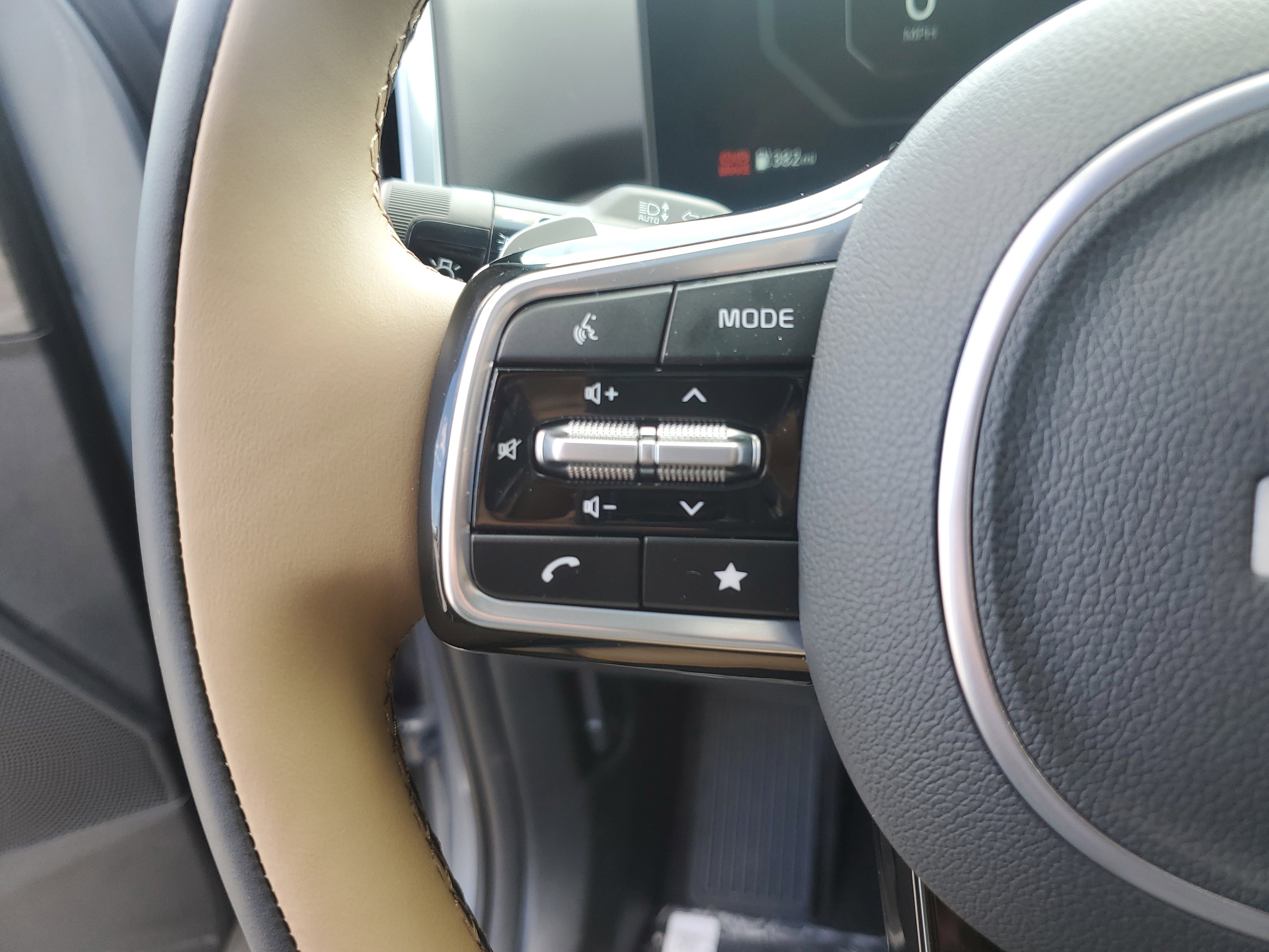 New 2025 Kia Sorento SX Prestige w/ Olive Brown Leather Package image 24