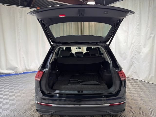 Certified 2022 Volkswagen Tiguan SE FWD image 36