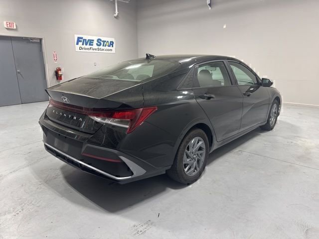 Certified 2024 Hyundai Elantra SEL image 5