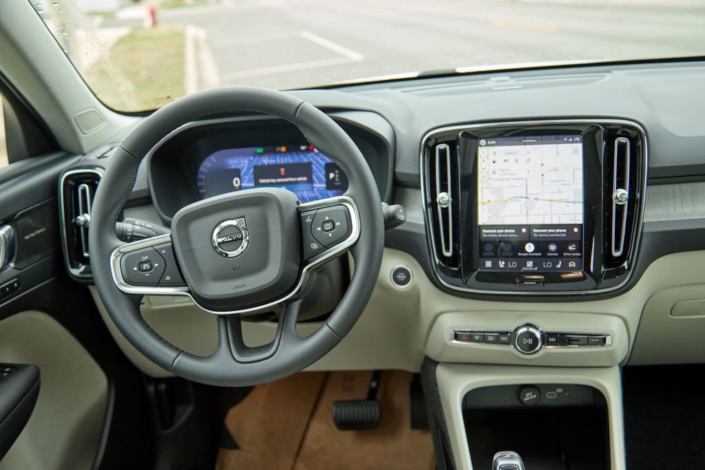 New 2026 Volvo XC40 B5 Plus w/ Protection Package Premier image 24