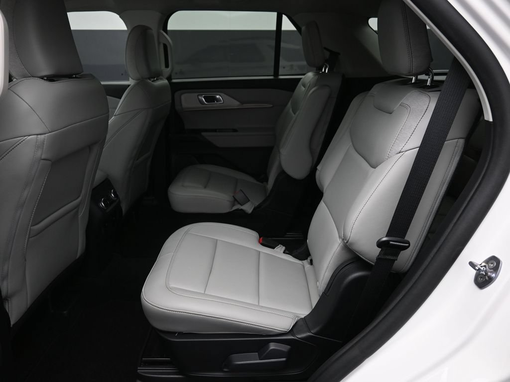Certified 2025 Ford Explorer Active w/ Active Comfort Package RWD image 26