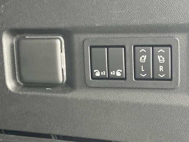 Used 2021 GMC Yukon Denali w/ Denali Premium Package image 27