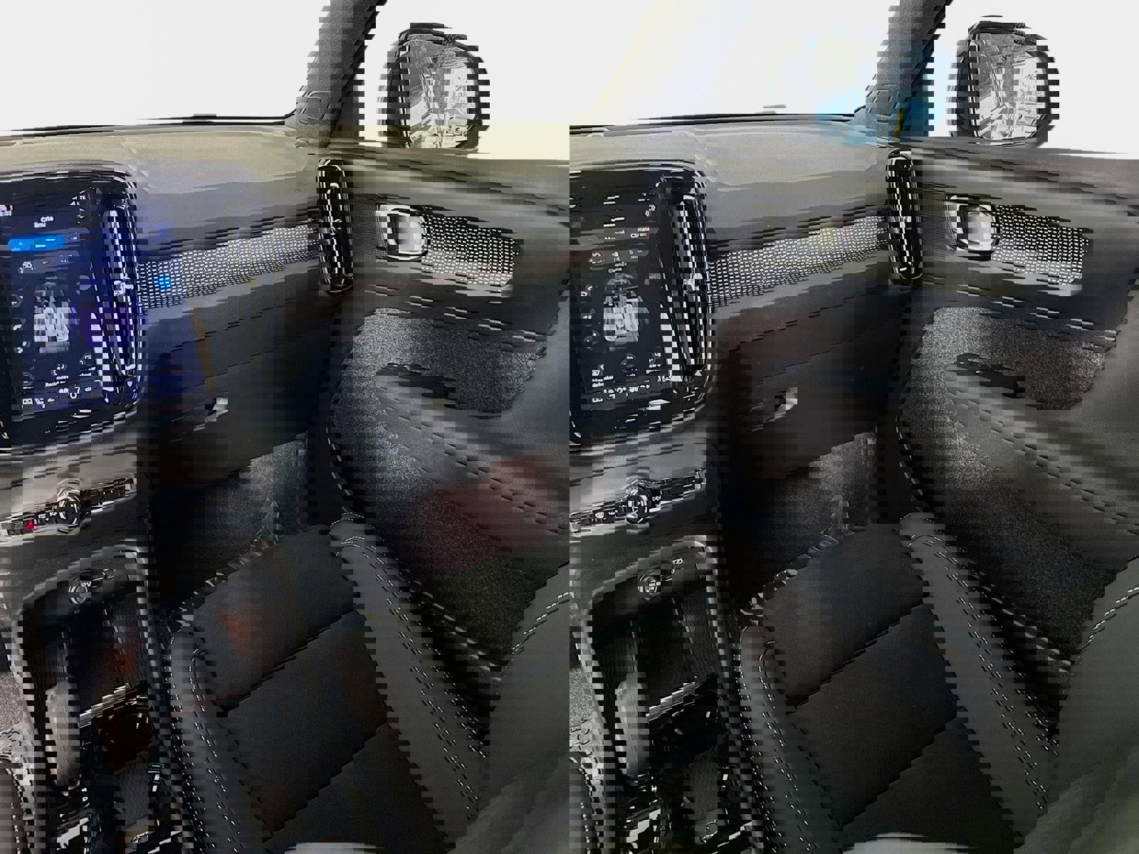 Used 2023 Volvo XC40 B5 Plus w/ Climate Package AWD/4WD image 26