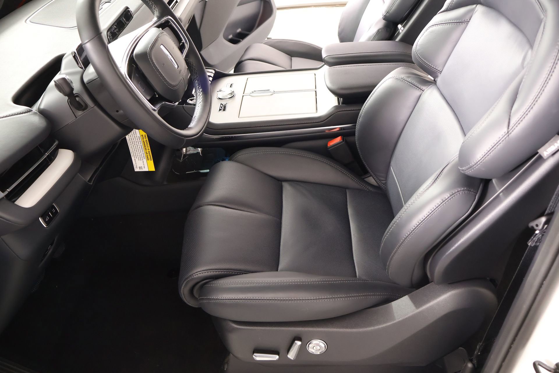 New 2026 Lincoln Navigator Reserve w/ Jet Appearance Package image 11