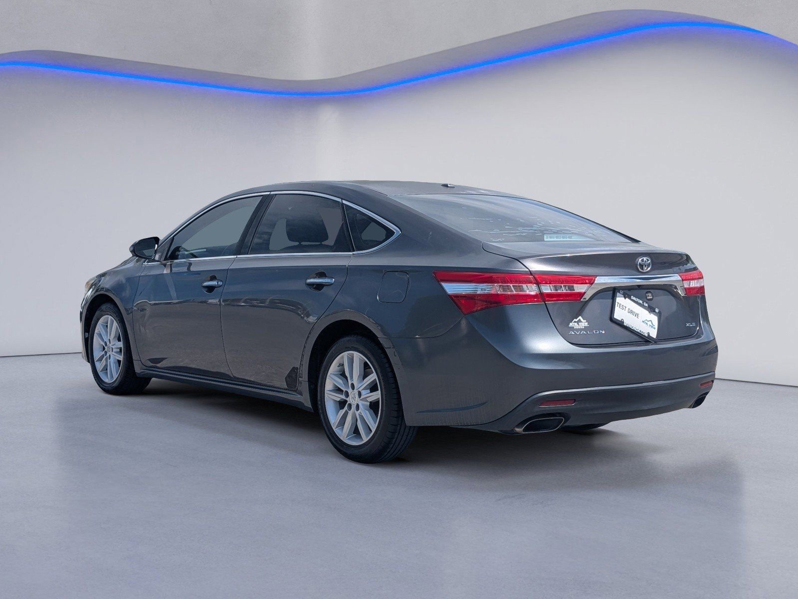 Used 2015 Toyota Avalon XLE FWD image 3