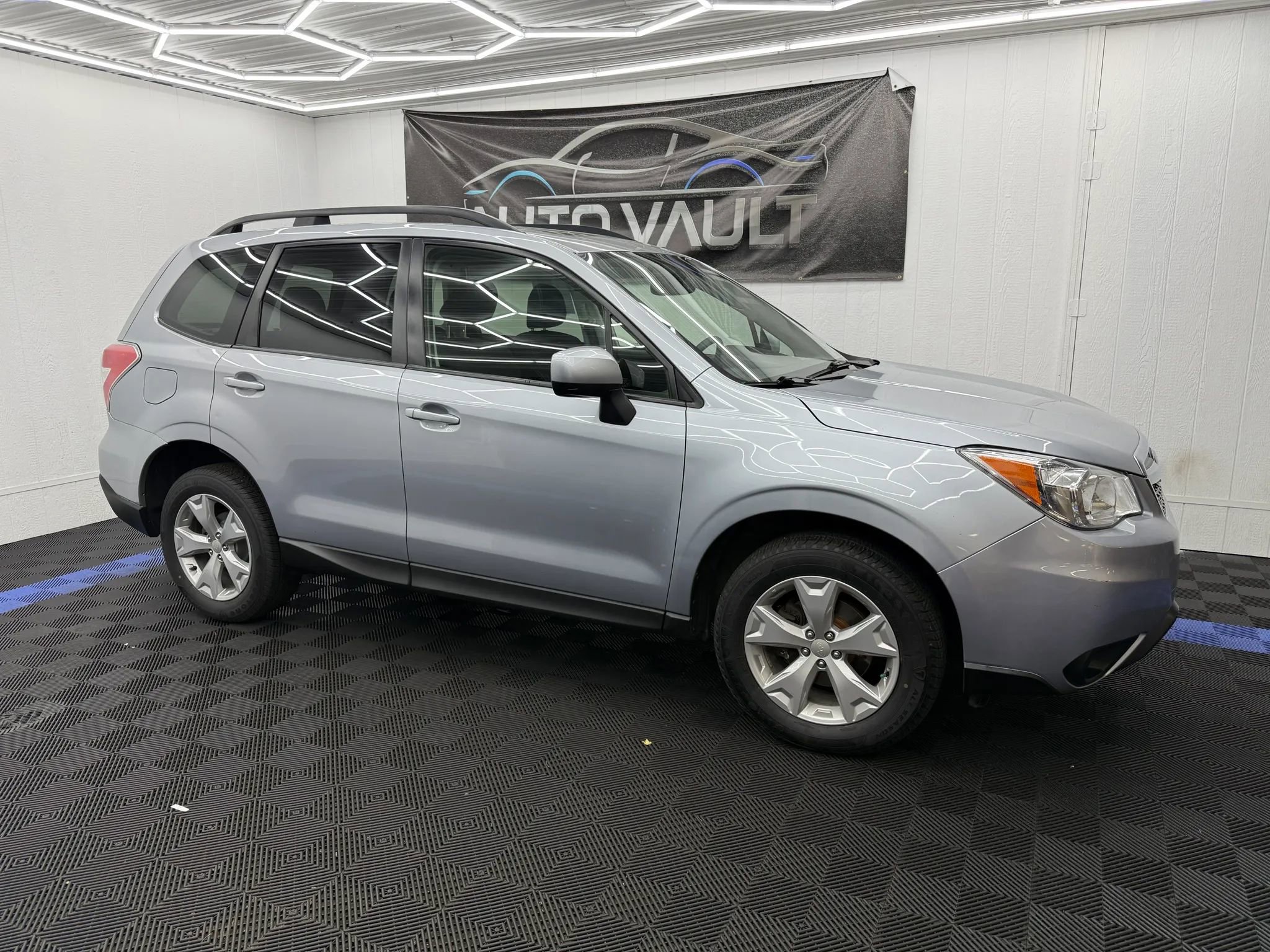 Used 2016 Subaru Forester 2.5i Premium AWD/4WD image 2