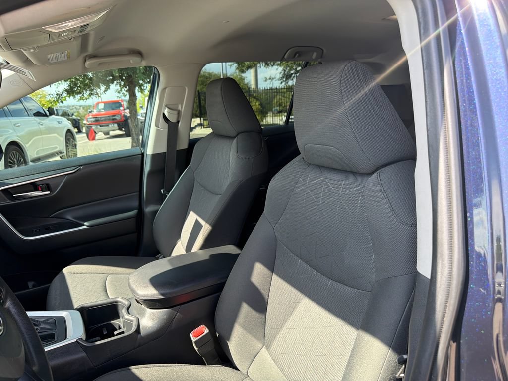 Used 2024 Toyota RAV4 XLE FWD image 21
