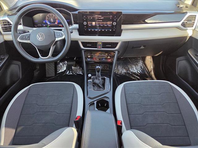 New 2026 Volkswagen Taos SE image 13