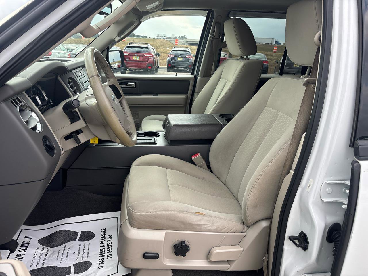 Used 2010 Ford Expedition XLT image 17