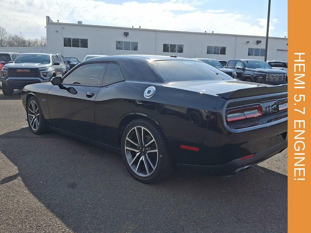Used 2023 Dodge Challenger R/T RWD image 4